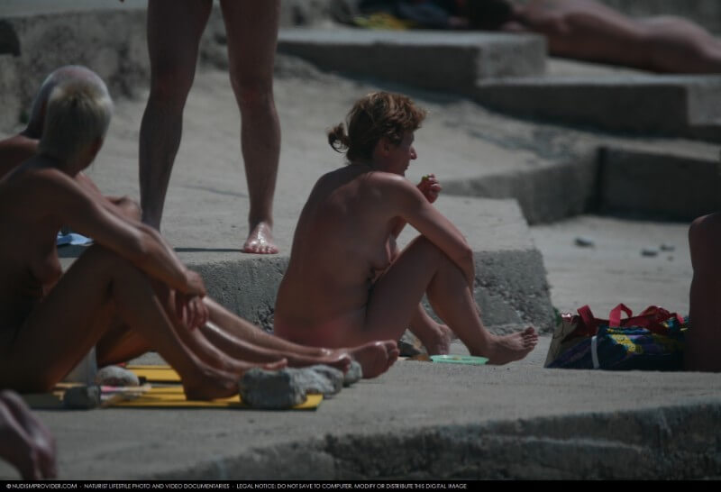 Nudist Rocky Family Angle gallery - What the concept of naturist recreation entails and its benefits