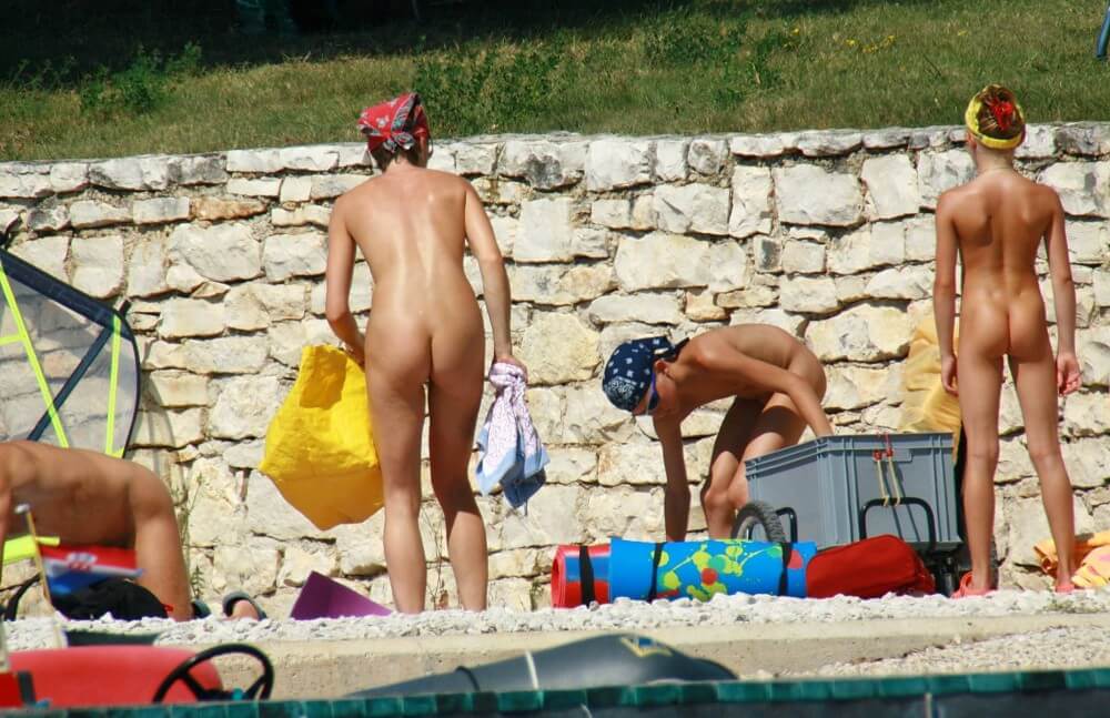 Sporty and Athletic Sands gallery - The practice of naturism fosters inner harmony