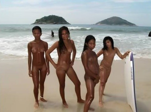 Warm Brazilian Beach Series 2 photo gallery - In nude recreation, harmony with nature and inner balance are important