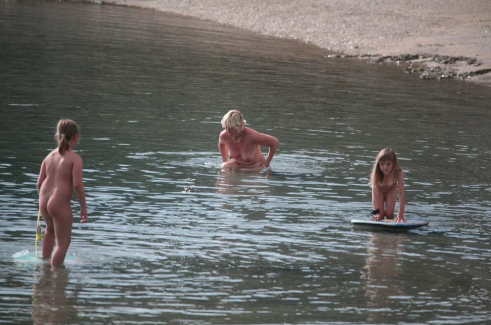 Naturism photo gallery # 14 - The naked body is an expression of freedom