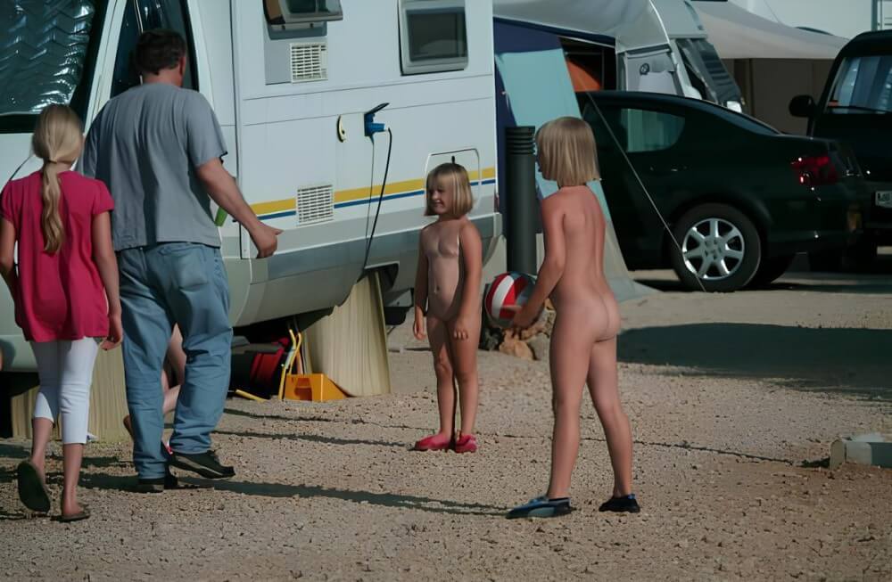 Cottage city pics - Nudist families: open materials for connoisseurs