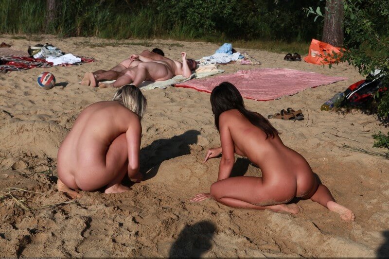 Creekside activity Big Photo gallery - Support and mutual understanding are important in the nudism movement