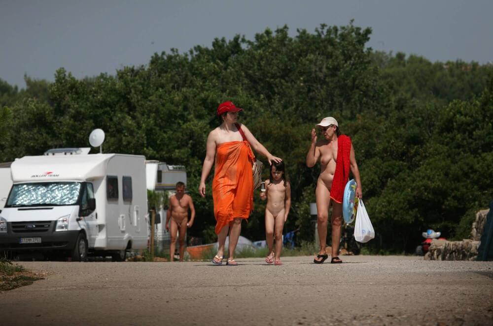 Bondi Beach Path Outskirt pics - Peace and tranquility are important values for naturists