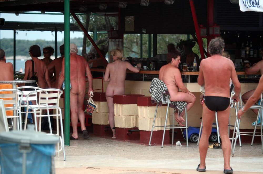Outdoor diner view - Nudity is an expression of natural beauty