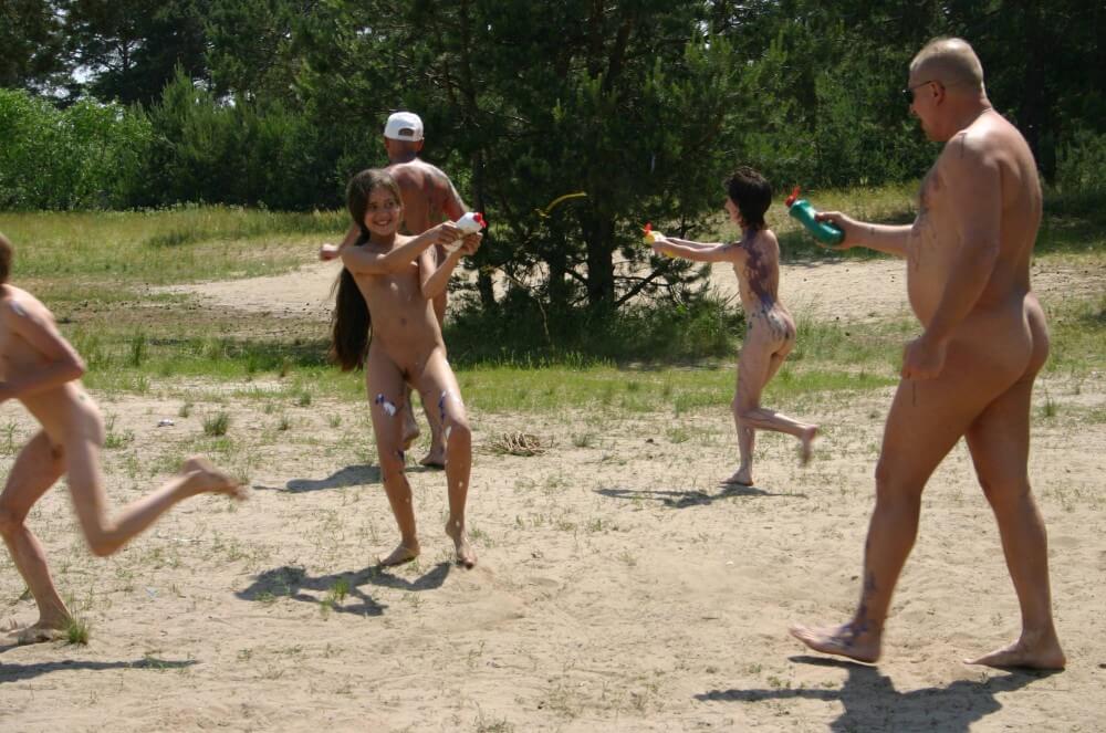 Kiev Group Painting Wild pics - Supporters of naturism live in harmony with nature