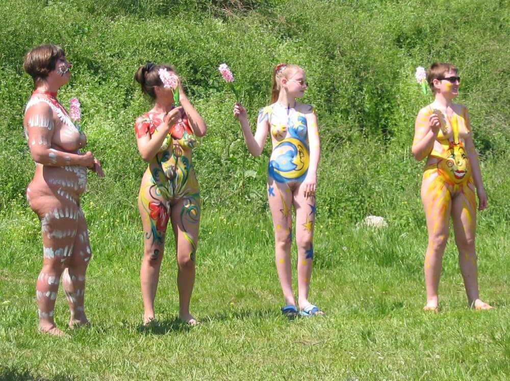Family String-Apple Game Pics - Accepting oneself fully is the foundation of naturism and nudism