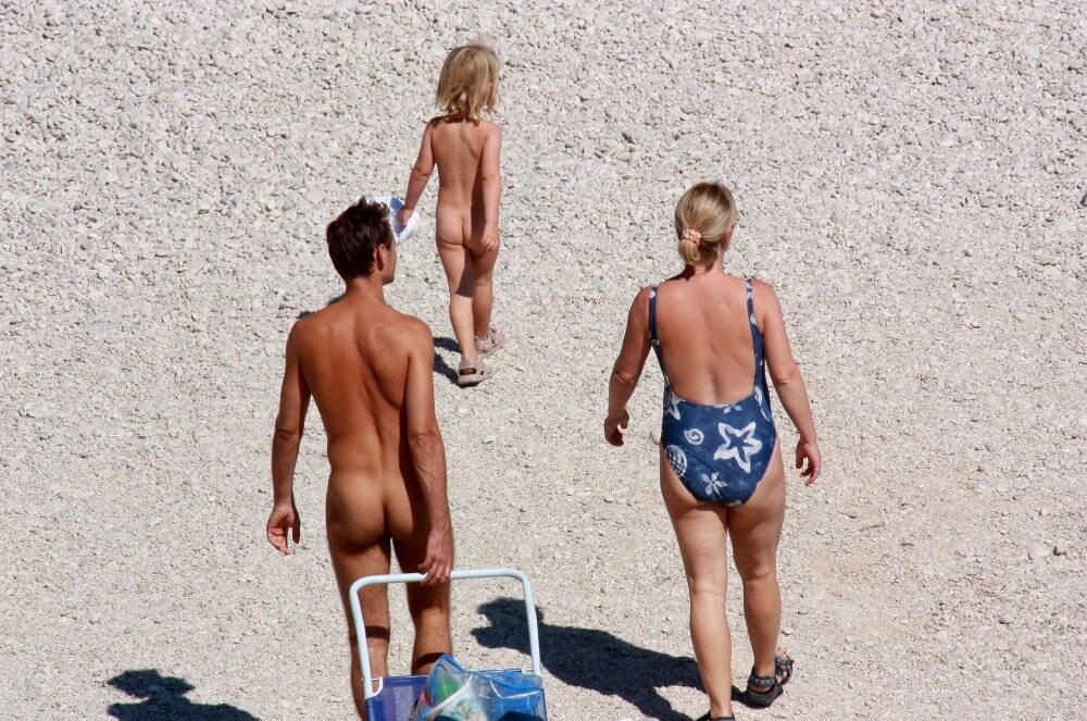 Beach Voyage Nudism Life pics - Nudity is a part of life without shame