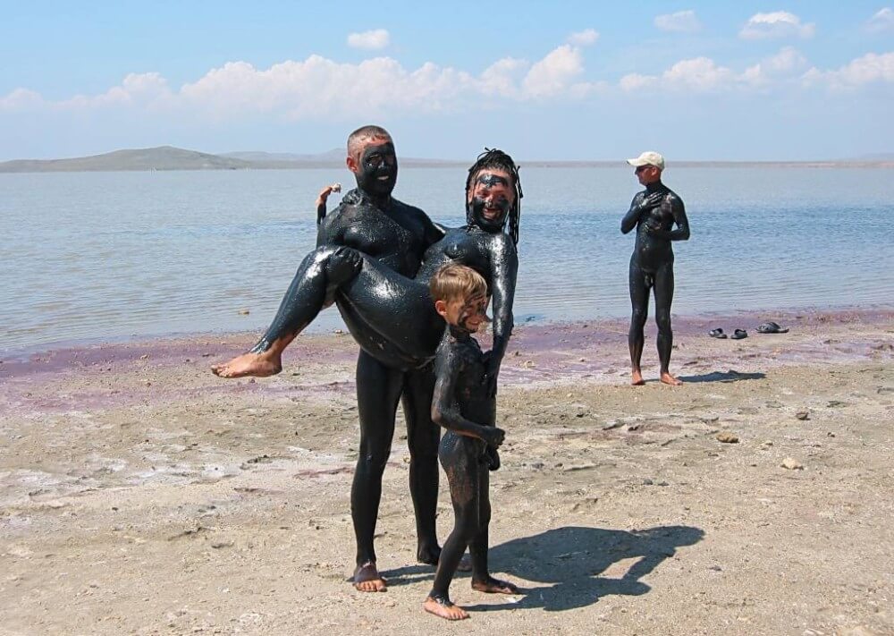 Dark Mud And Clear Water pics - Taking off ones clothes is a way to strengthen inner harmony