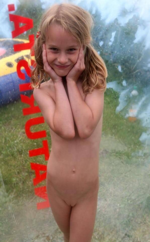 Outdoor nudist photography - Nudism helps strengthen friendships