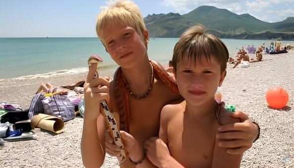 Premium Content # 23 - Popularizing nudism among the general public