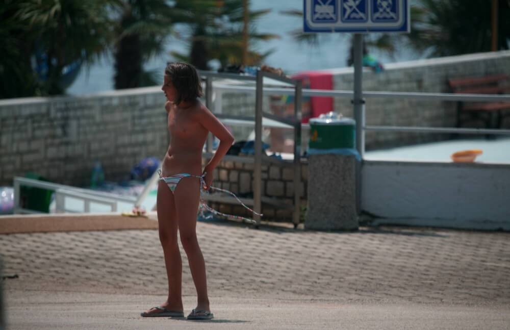 Naturist Pool Walkaround pics - Values trust and friendliness among naked people