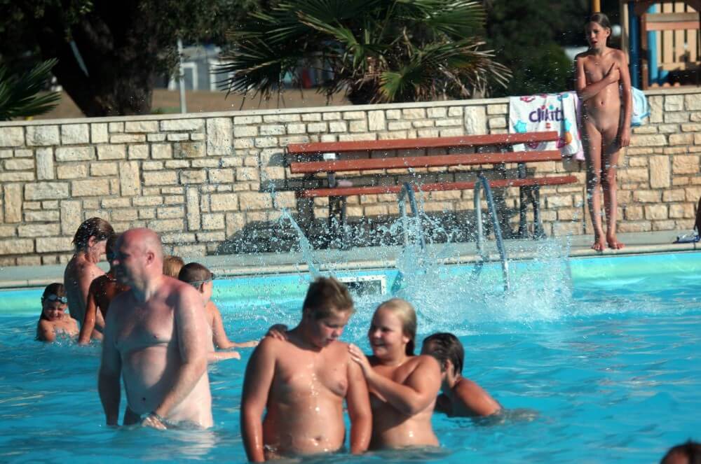 Naturist Pool Girls Profile pics - Taking off ones clothes is a way to strengthen inner harmony