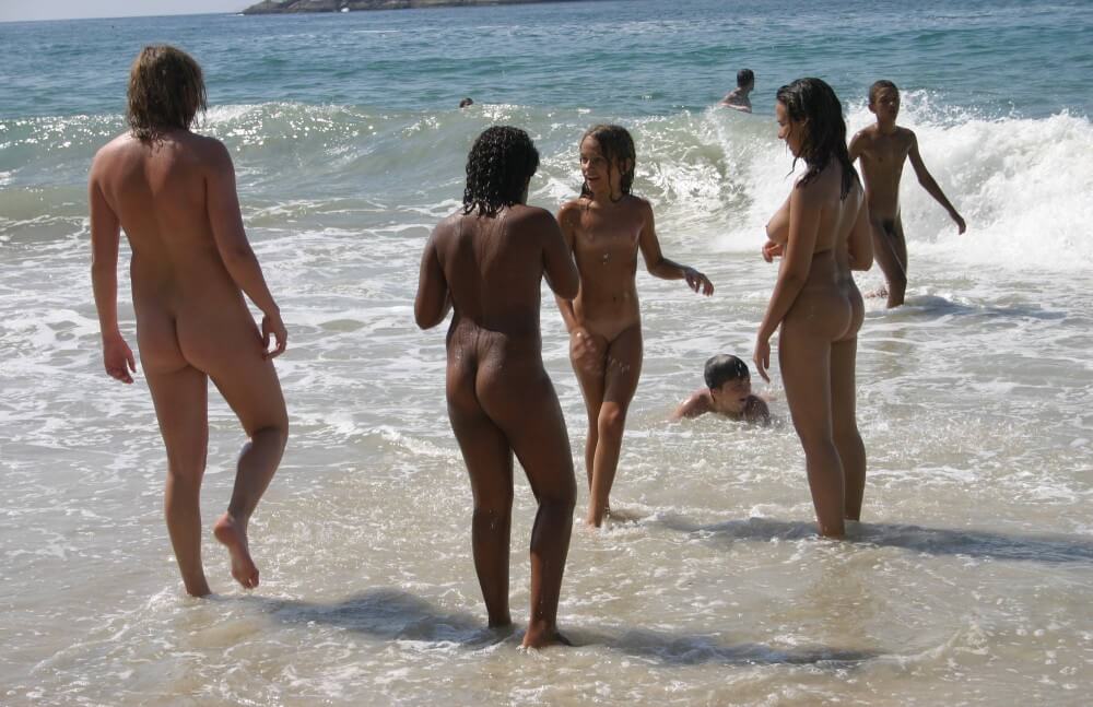 Brazils Water Refreshing pics - Naturism and society