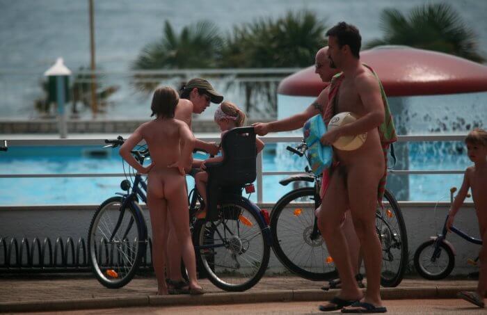 Freedom on two wheels: how cycling and hiking enrich the lives of nudists - Naturists live freely and naturally
