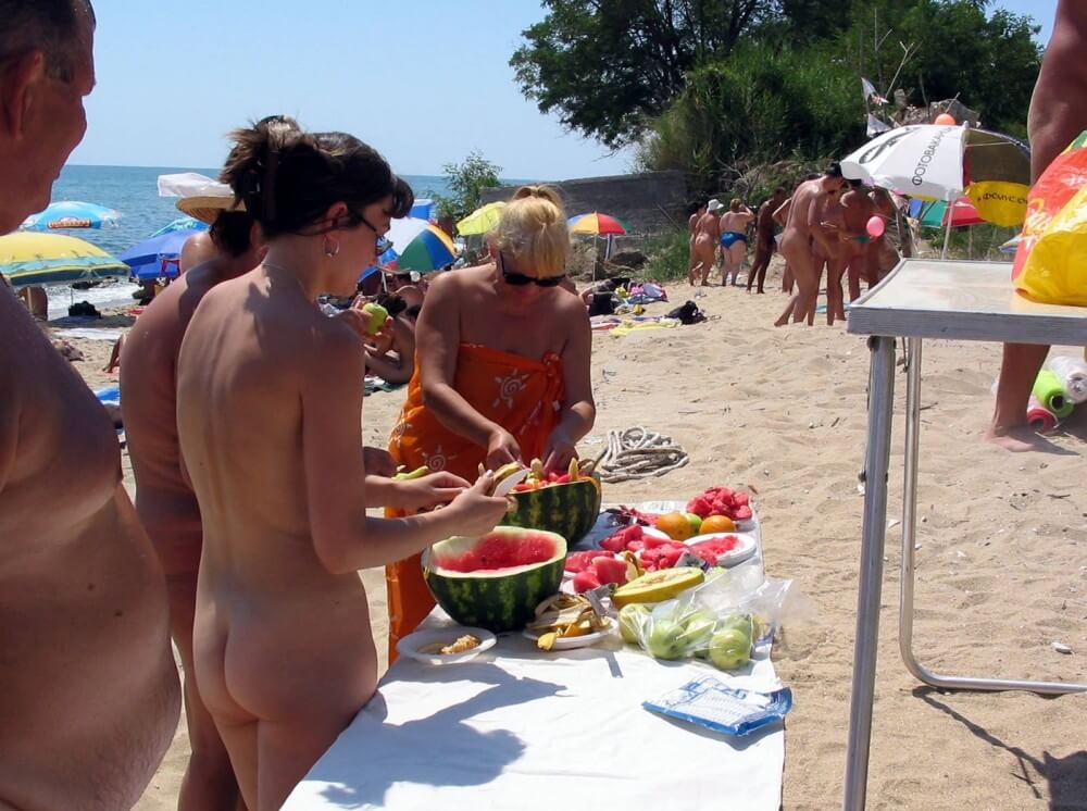 Bulgarian Nude Day Preps pics - Nudism fosters trust and mutual understanding