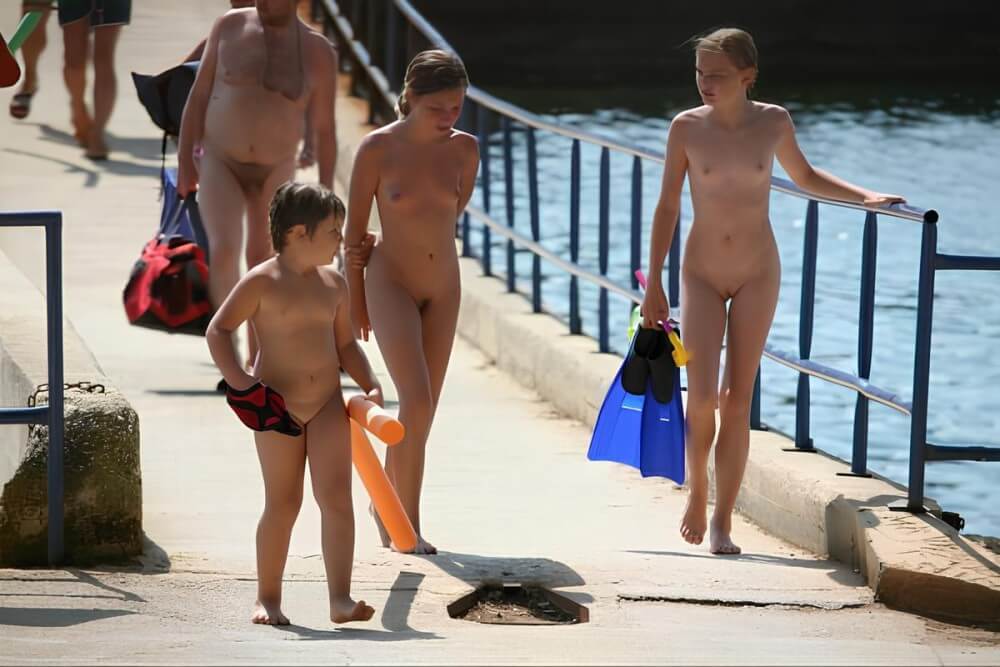 Naturism photo gallery # 11 - Naturists value a simple life