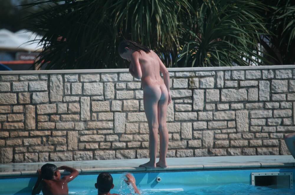 Naturist Pool-Side Singles pics - Nudism in the Modern World