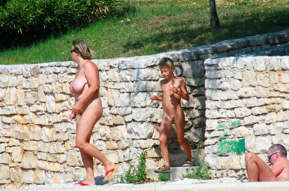 Ula FKK Wall-Side Families pics - This is the culture of nudism