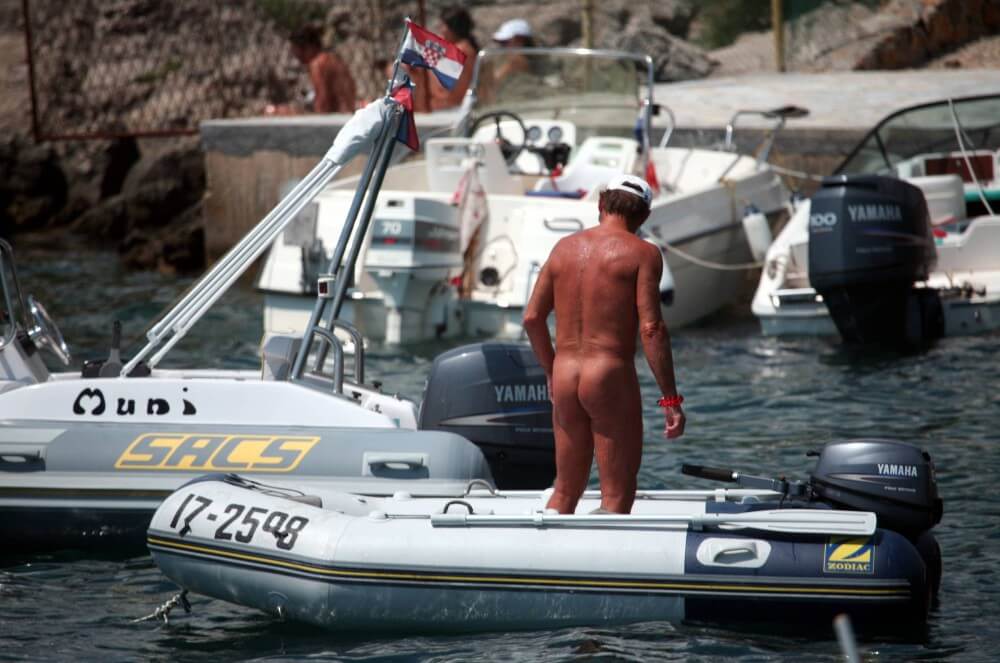 Boating and Floater Waters pics - The desire to be closer to nature and without clothes