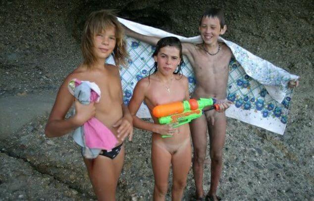 Naturism photo gallery # 33 - Nudity helps one appreciate the present moment