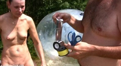 Daytime family picnic # 1 - Living together in nature is a hallmark of nudists