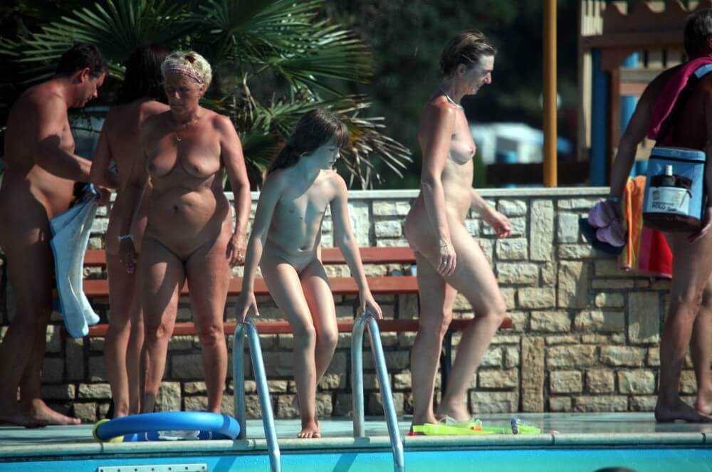 Naturist Pool Cleaning-Up pics - Watching naked nudists