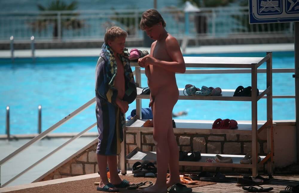 Scooter Travel Mid Day pics - Nudism helps improve health and boost self-confidence
