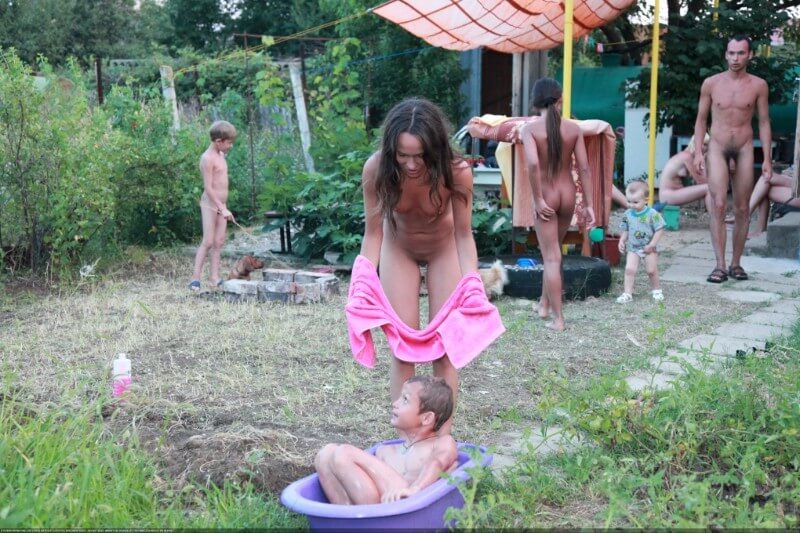 Green barrel of fun-grassy fields of gold photos - The body looks beautiful and natural in its natural, unadorned state