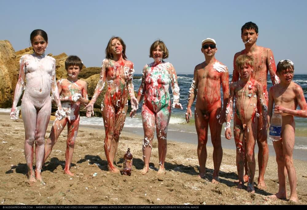 Naturism photo gallery # 58 - Nudism contributes to the strengthening of psychological health