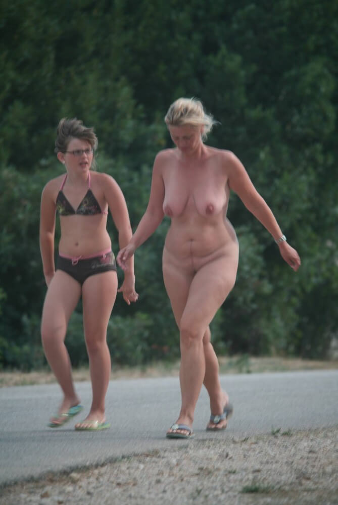 Cove FKK Visitor Grounds pics - In naturism, people are equal regardless of circumstances