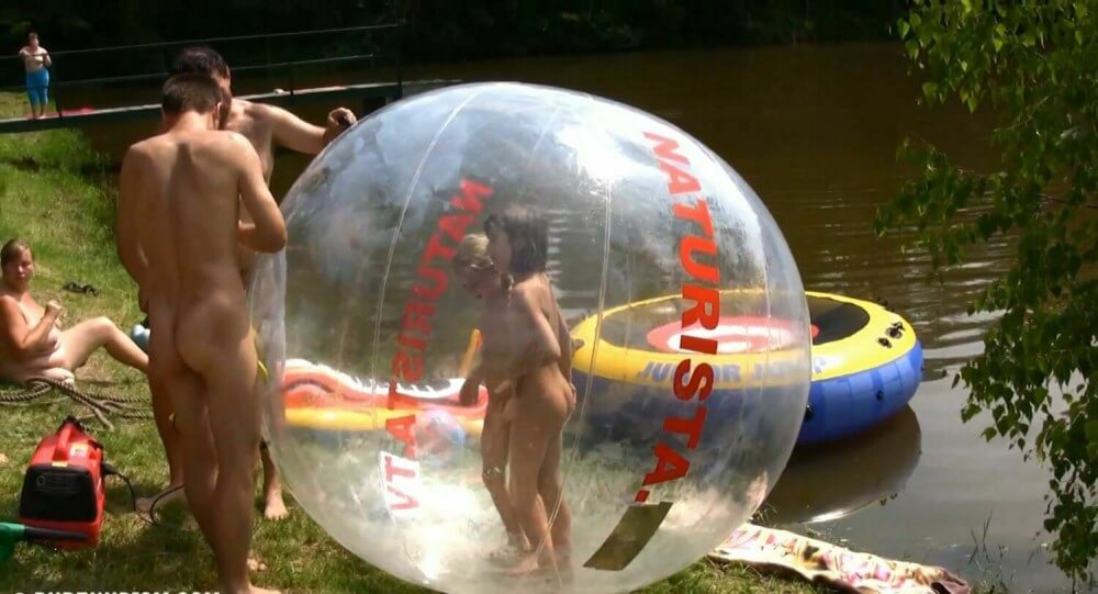 Daytime Family Picnic Full HD - Nudism teaches us to appreciate the present and be honest