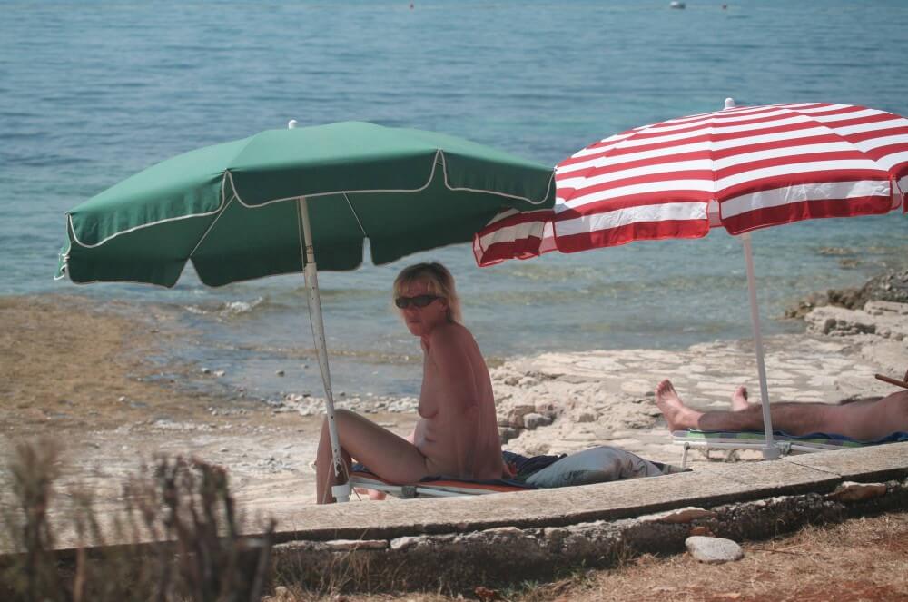 FKK Beachline Front pics - Nudism is freedom without limits