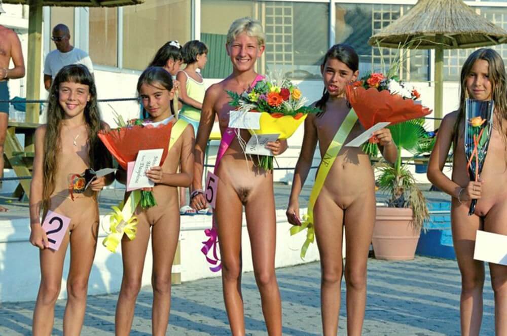 Beauty contest FR photos - Nature provides inspiration and energy for the practice of naturism and nudism