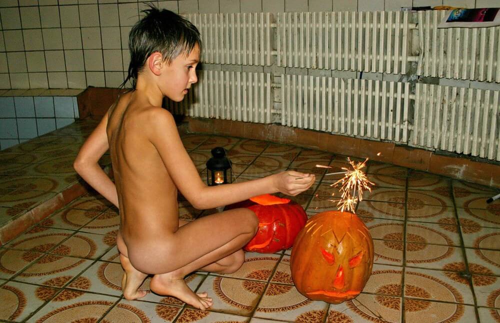 Naturism photo gallery # 20 - The desire to appreciate the beauty of the human body