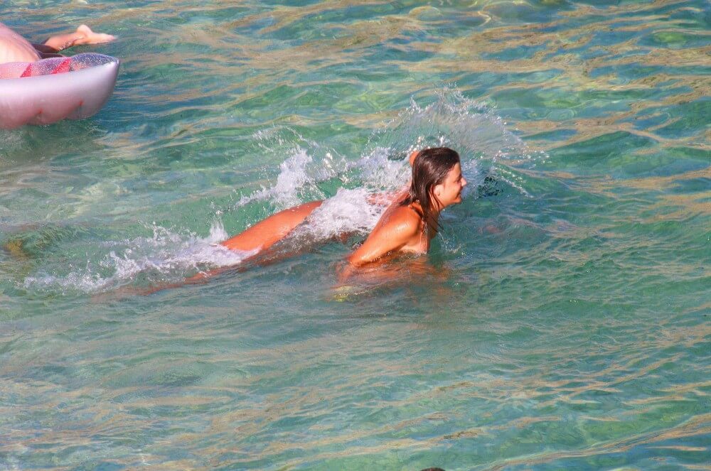Ula FKK Teen Shore Run pics - Social Nudism Around the World