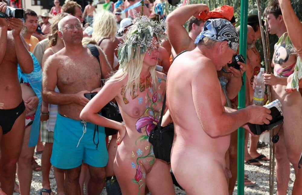 Neptune Painting Couple pics - Home naturism in all its glory
