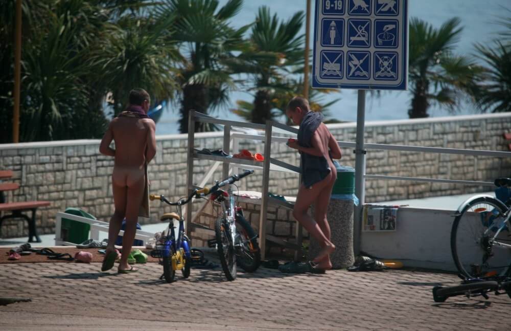 Nudism in a German water park photo - Nudist families: open materials for connoisseurs
