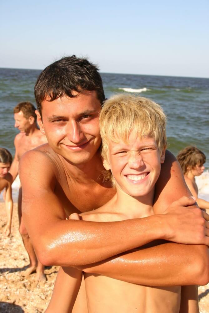 Naturist Group Pictures - Promoting nudism to the masses