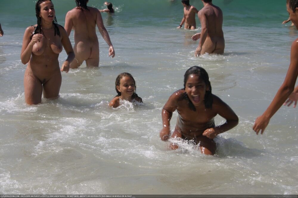 Brazil naturism photo set 4 - Boundaries disappear in the world of naturism and nudism