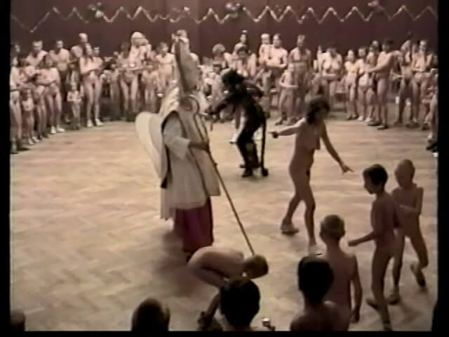 Helios Natura: Christmas Kinder Spiele - Living in harmony with nature as the primary goal of the naturist lifestyle