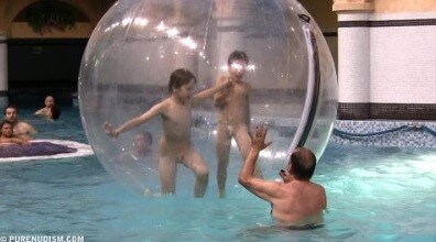 Aquatic Park Zone 1 - Naturism enthusiasts choose the natural world